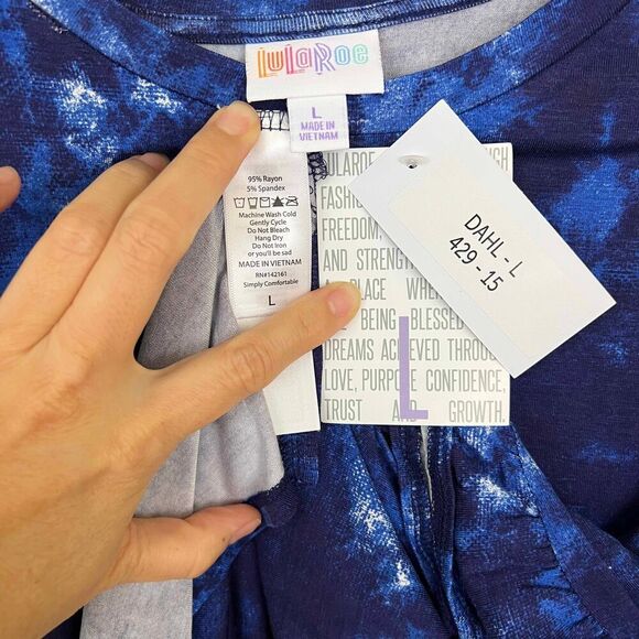 Lularoe Dahl Top Blue Tie Dye Print - Size Large - Picture 5 of 7
